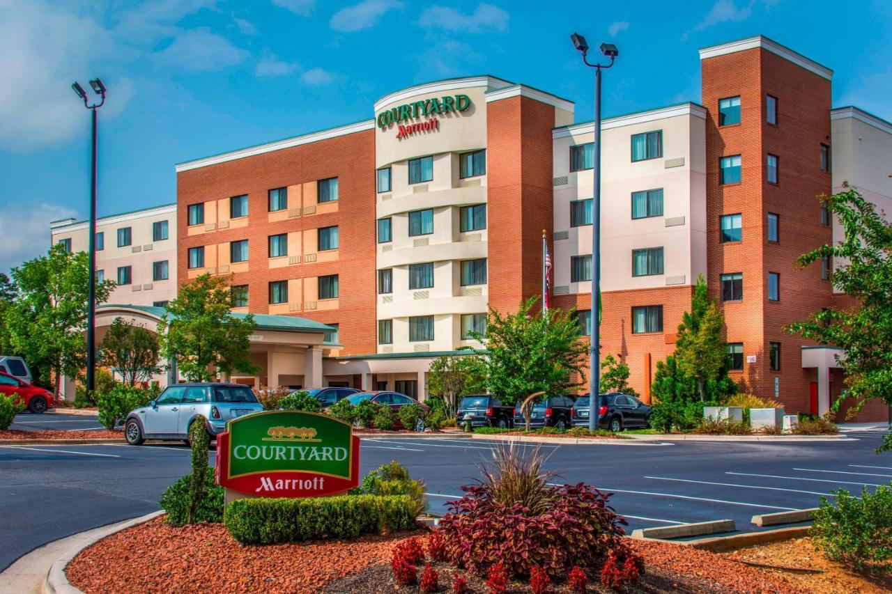 Courtyard Greensboro Airport Exterior photo