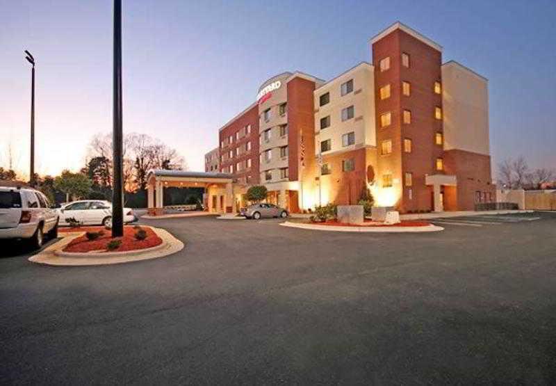 Courtyard Greensboro Airport Exterior photo