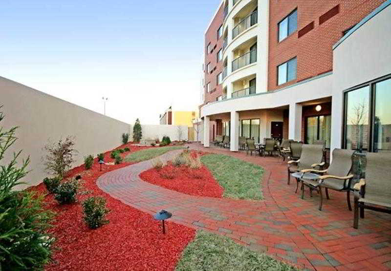 Courtyard Greensboro Airport Exterior photo